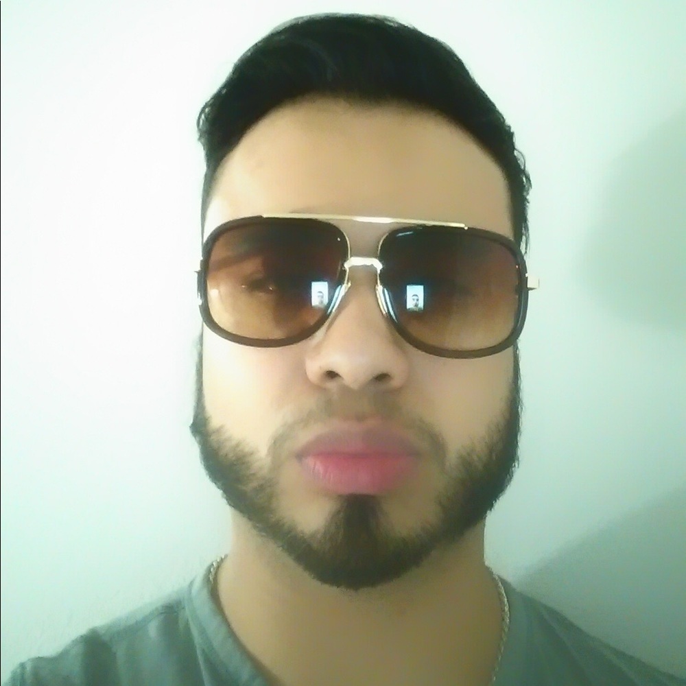 Meet your Posher, Luis